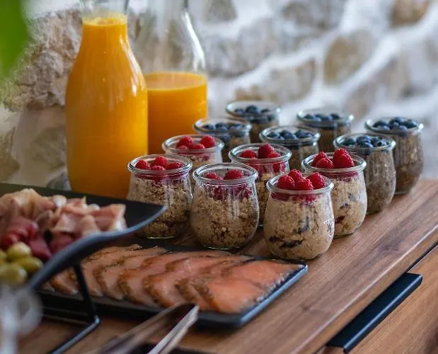 Bridges Хотел Велико Търново