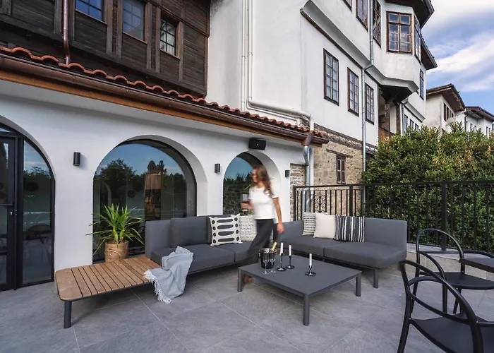 Bridges Хотел Велико Търново